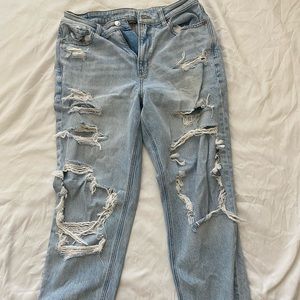 American Eagle - mom jean - distressed. Size 8L. Light wash